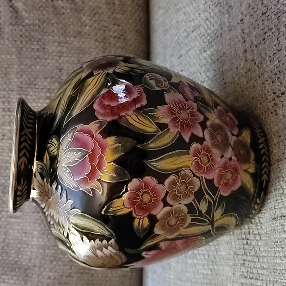 Floral Vase - Picture 3 of 9